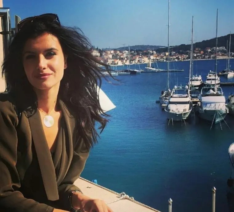 Novoizabrana Miss Universe Hrvatske 2016. Barbara Filipović ljeto će provesti uglavnom radno na pripremama za svjetski izbor Miss Universe 2016. ''Vježbanje, zdrava prehrana i njega to su moje obaveze uz fakultet do kraja godine. Obožavam sunce i more pa se nadam i kojem opu&scaron;tenom vikendu na plaži. Volim Dalmaciju, ali mozda provedem i koji vikend na otoku Krku", otkriva lijepa Barbara.