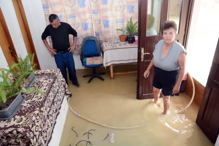 Obilna kiša opet izazvala poplave u Lekeniku i Pešćenici