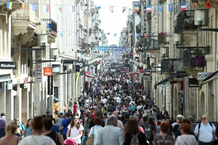 UOČI VELIKOG OKR&Scaron;AJA: Hrvatski i &scaron;panjolski navijači se zabavljaju na ulicama Bordeauxa