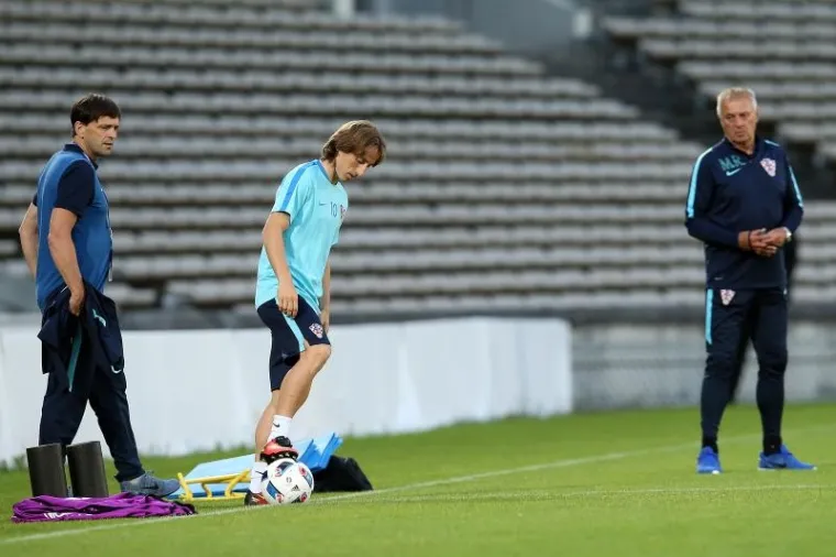 LO&Scaron;A VIJEST S POSLJEDNJEG TRENINGA: Bez Mandžukića na &Scaron;panjolce, Modrić promatrao suigrače sa strane