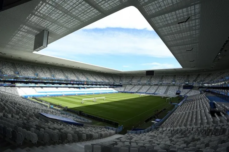 KI&Scaron;A NAPRAVILA PROBLEME: Travnjak na stadionu u Bordeauxu u prilično je lo&scaron;em stanju