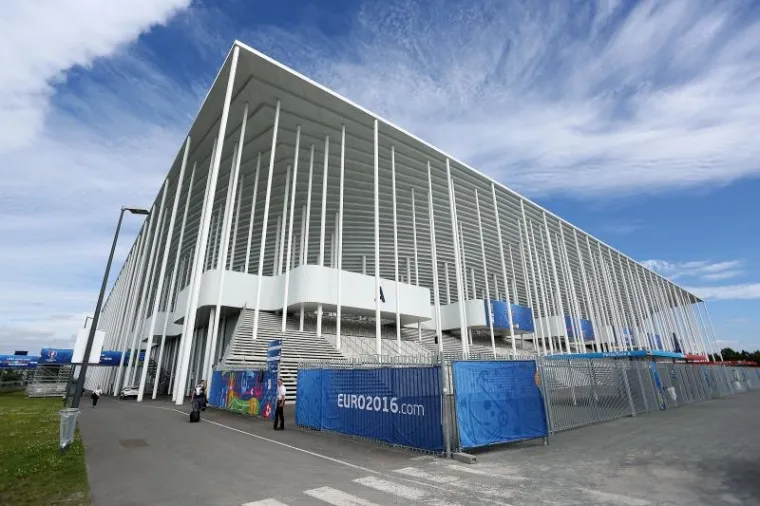 Travnjak stadiona Matmut Atlantique u Bordeauxu u vrlo je lo&scaron;em stanju, pa su Hrvatska i &Scaron;panjolska, dan uoči međusobne utakmice, morale trenirati na drugom stadionu.