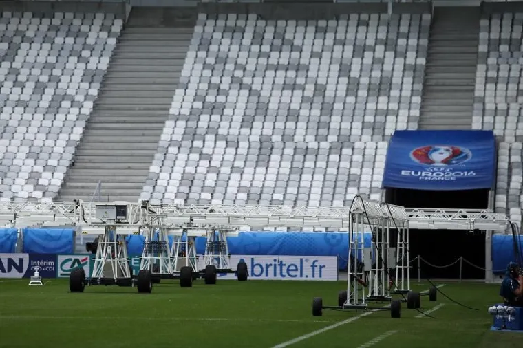 KI&Scaron;A NAPRAVILA PROBLEME: Travnjak na stadionu u Bordeauxu u prilično je lo&scaron;em stanju