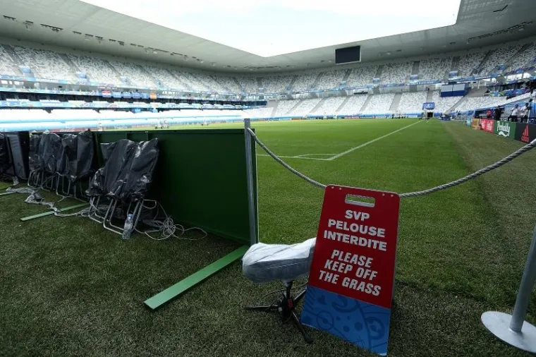 KI&Scaron;A NAPRAVILA PROBLEME: Travnjak na stadionu u Bordeauxu u prilično je lo&scaron;em stanju