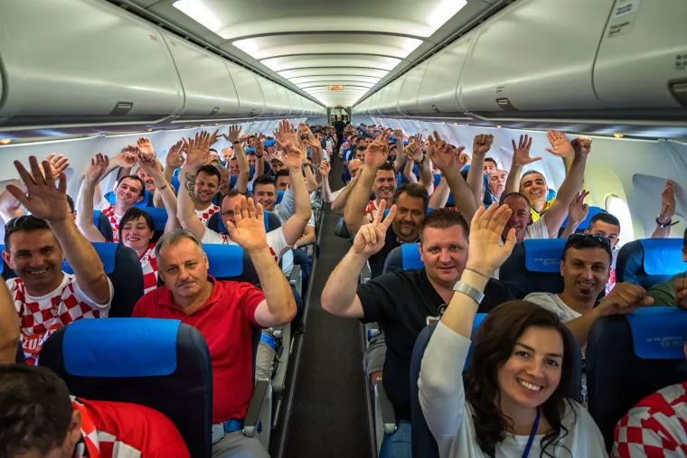 FOTOGALERIJA: Atmosfera s jutrošnjeg charter leta Croatia Airlinesa s hrvatskim navijačima