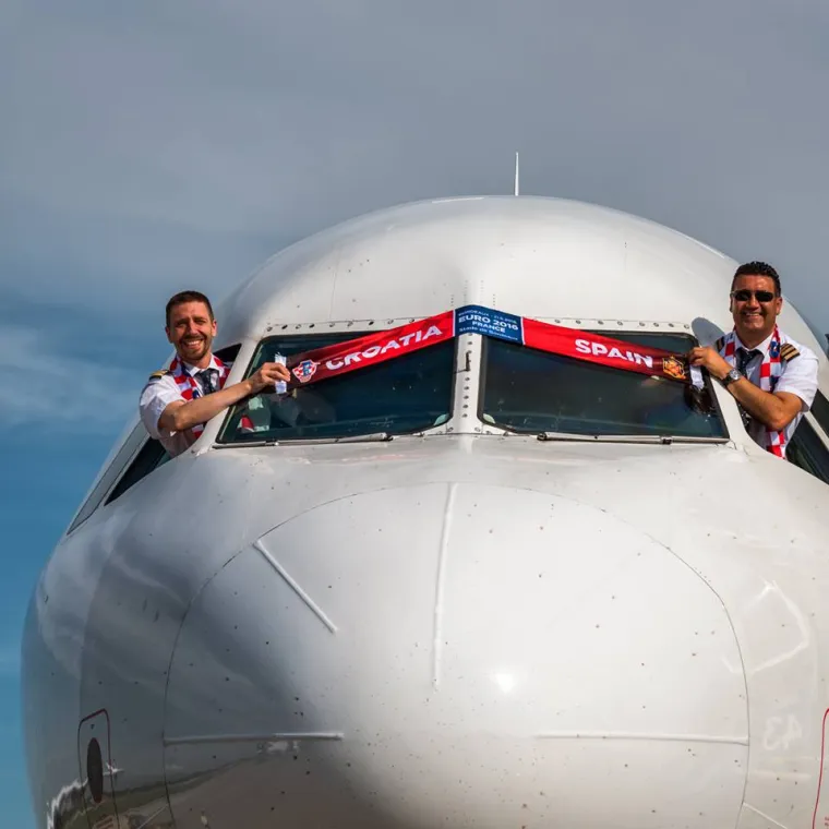 FOTOGALERIJA: Atmosfera s jutro&scaron;njeg charter leta Croatia Airlinesa s hrvatskim navijačima