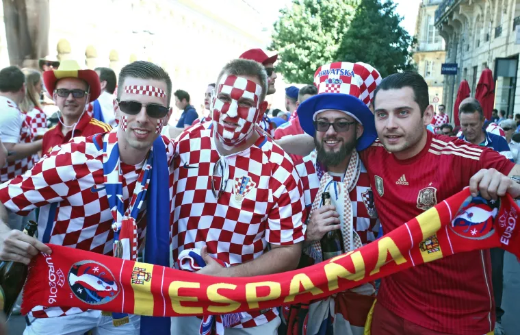 Hrvatski navijači u Bordeauxu