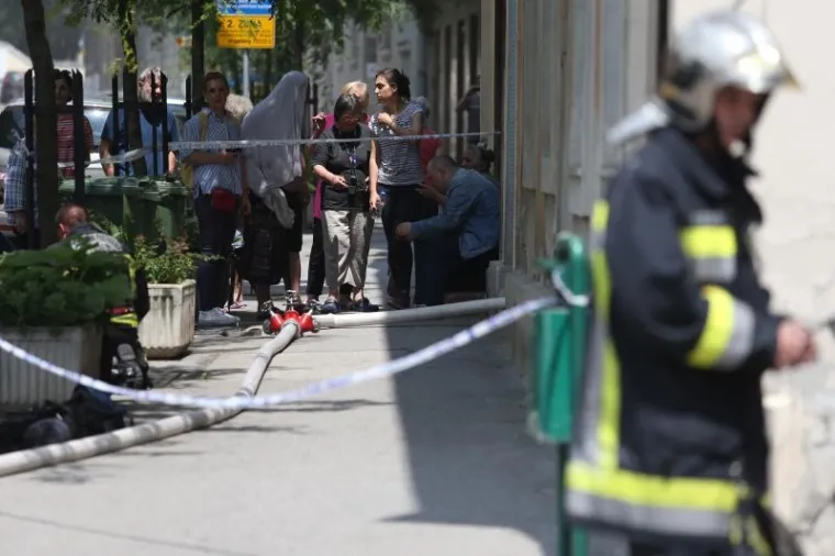Požar u potkrovlju zgrade u Zagrebu, troje ozlijeđenih