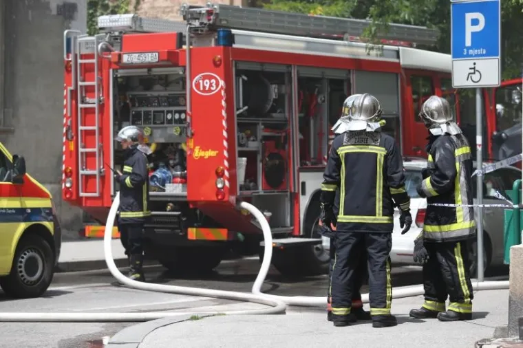 Požar u potkrovlju zgrade u Zagrebu, troje ozlijeđenih