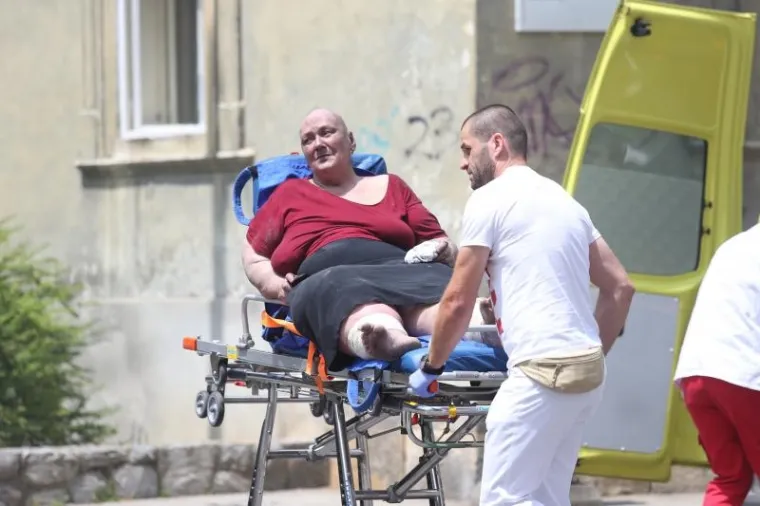 Požar u potkrovlju zgrade u Zagrebu, troje ozlijeđenih
