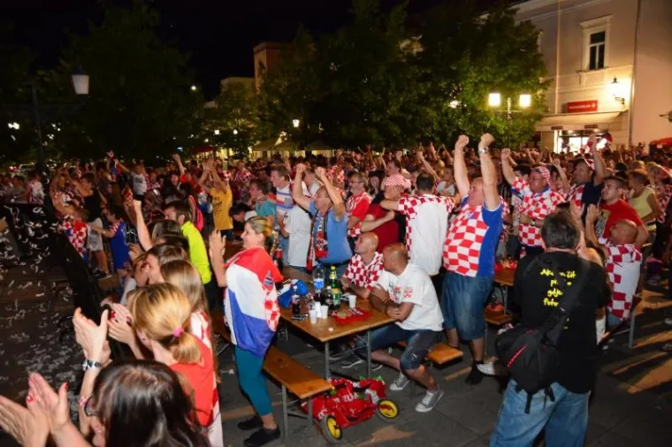 VELIKO SLAVLJE DILJEM HRVATSKE: Pogledajte kako su navijači proslavili pobjedu