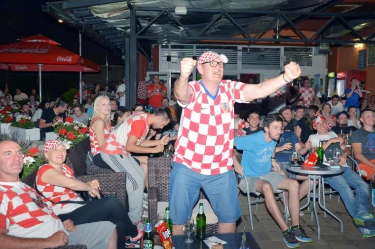 VELIKO SLAVLJE DILJEM HRVATSKE: Pogledajte kako su navijači proslavili pobjedu
