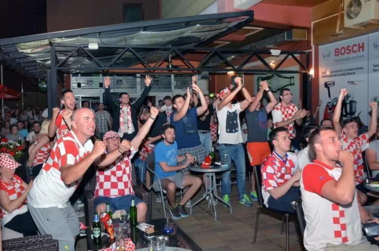 VELIKO SLAVLJE DILJEM HRVATSKE: Pogledajte kako su navijači proslavili pobjedu