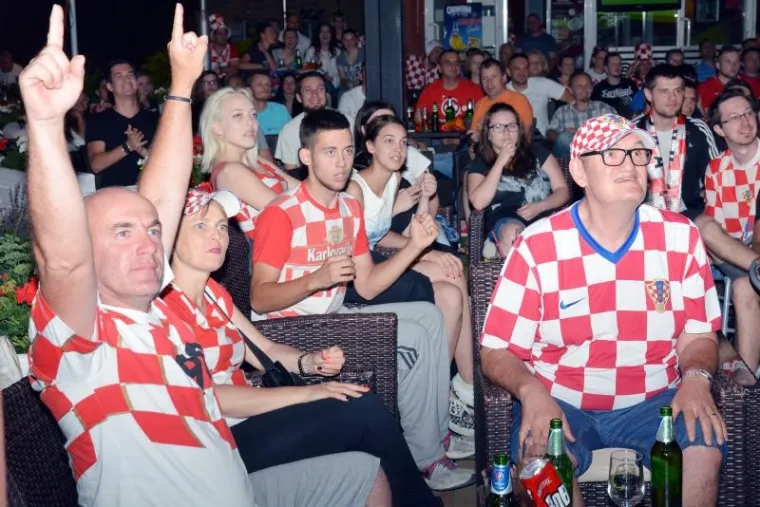 VELIKO SLAVLJE DILJEM HRVATSKE: Pogledajte kako su navijači proslavili pobjedu