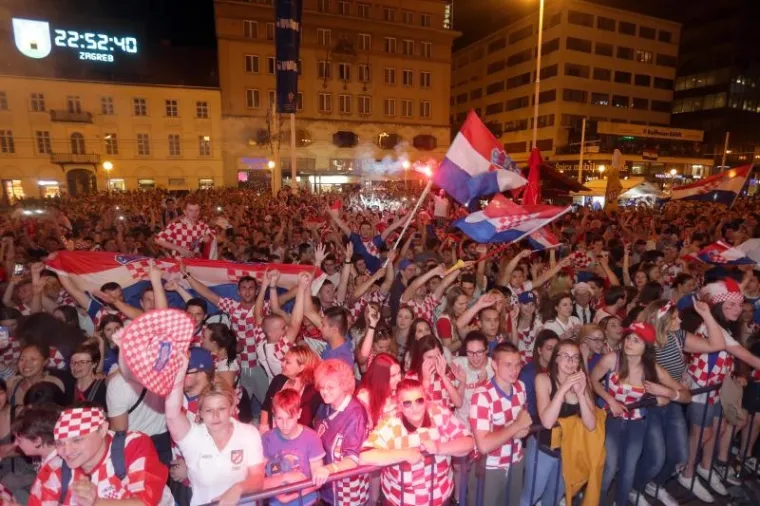 VELIKO SLAVLJE DILJEM HRVATSKE: Pogledajte kako su navijači proslavili pobjedu