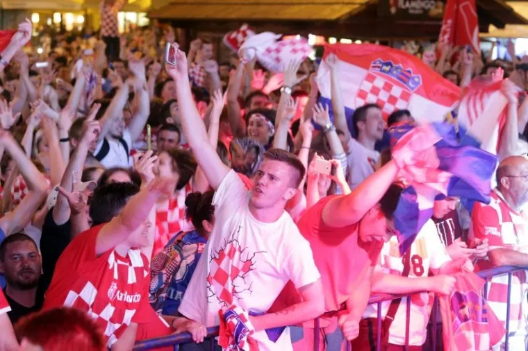 VELIKO SLAVLJE DILJEM HRVATSKE: Pogledajte kako su navijači proslavili pobjedu