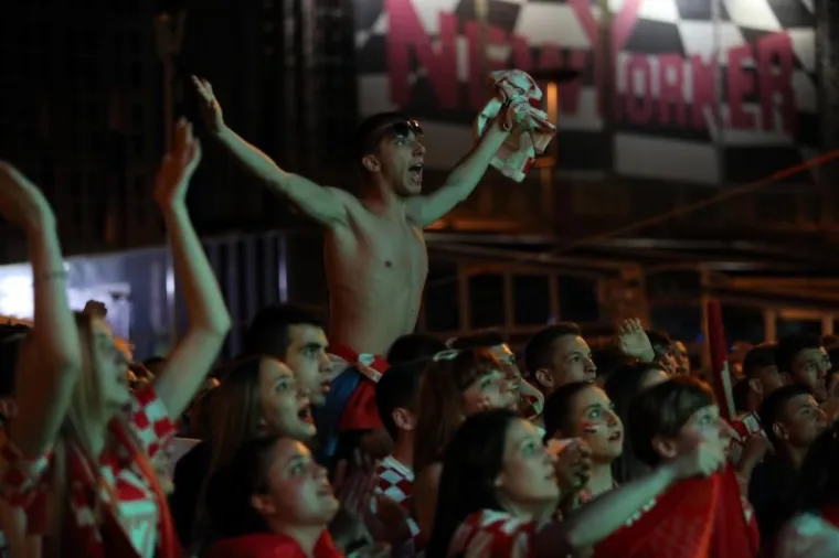 VELIKO SLAVLJE DILJEM HRVATSKE: Pogledajte kako su navijači proslavili pobjedu