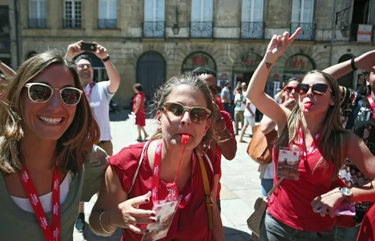 LUDNICA U BOREAUXU: Osjetite atmosferu u među hrvatskim i &scaron;panjolskim navijačima