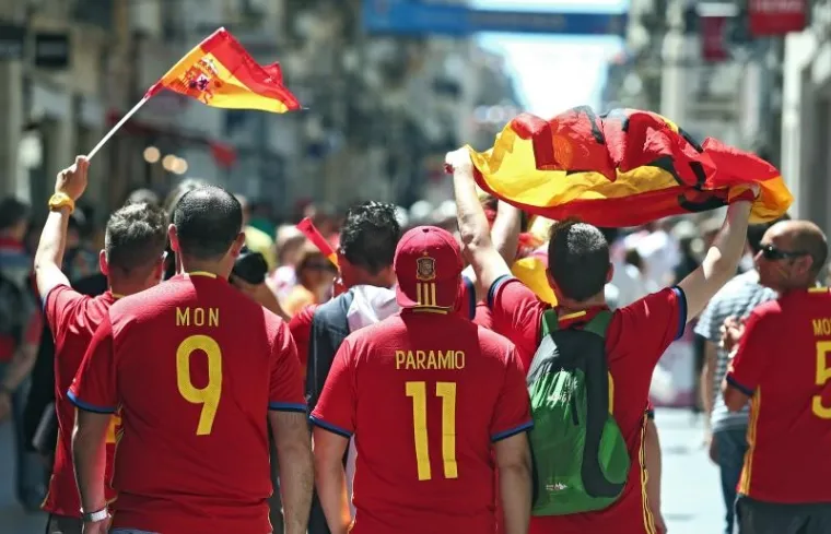 LUDNICA U BOREAUXU: Osjetite atmosferu u među hrvatskim i &scaron;panjolskim navijačima