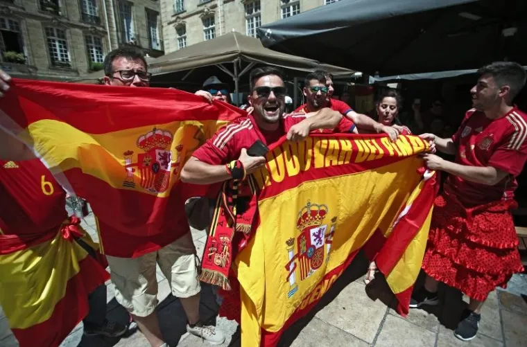 LUDNICA U BOREAUXU: Osjetite atmosferu u među hrvatskim i &scaron;panjolskim navijačima