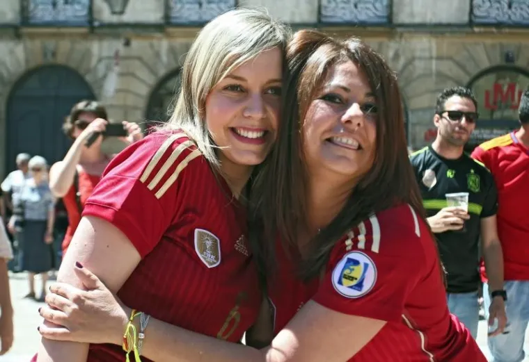 LUDNICA U BOREAUXU: Osjetite atmosferu u među hrvatskim i &scaron;panjolskim navijačima