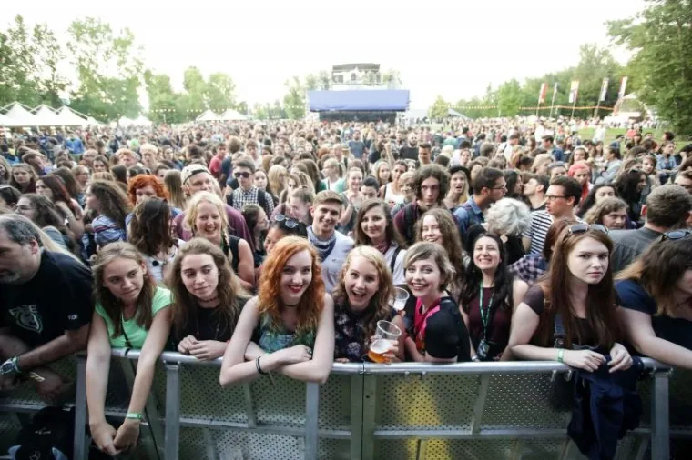 Prvu su večer obilježili nastupi glazbenika Jakea Bugga i benda Django Django