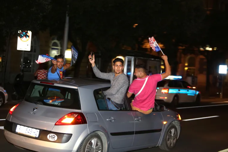 Navijači slave pobjedu