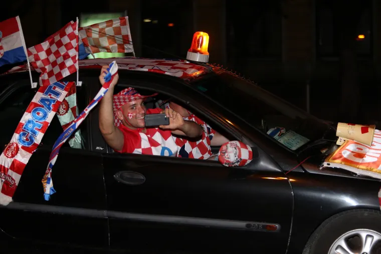 Navijači slave pobjedu