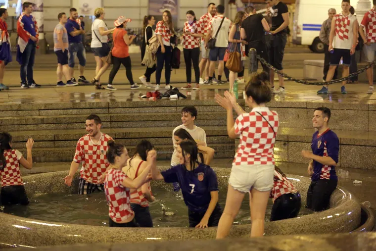 Navijači slave pobjedu