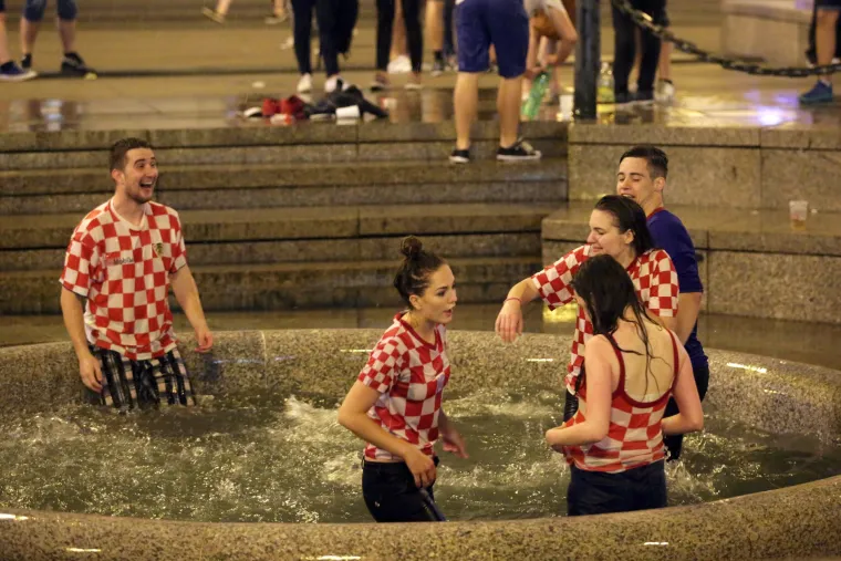 Navijači slave pobjedu