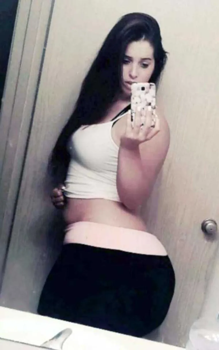 MOŽE LI GUZA BITI PREVELIKA? Ona se jako ponosi svojom, no neki smatraju da je to ipak previ&scaron;e