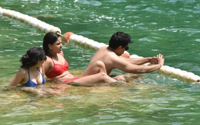 RAJ NA ZEMLJI: Spas od vrućina turisti potražili na slapovima Krke