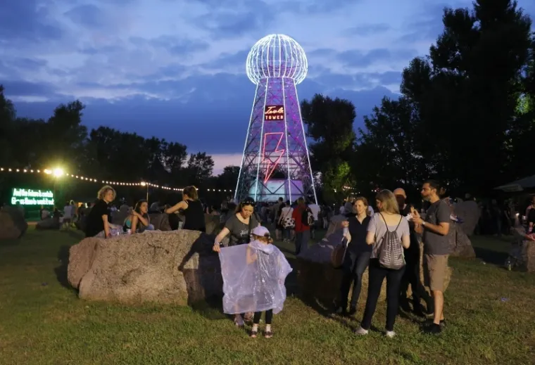 Mnoge znatiželjnike privukla je i atraktivna audio-vizualna instalacija "Teslin toranj"