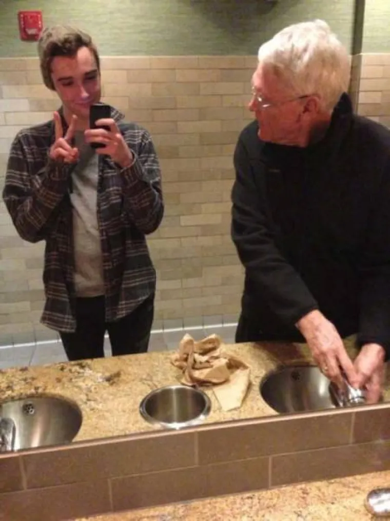 OD ABORTUSA DO SPROVODA: Ovo su najmorbidniji trenuci u kojima se ljudi slikali selfie