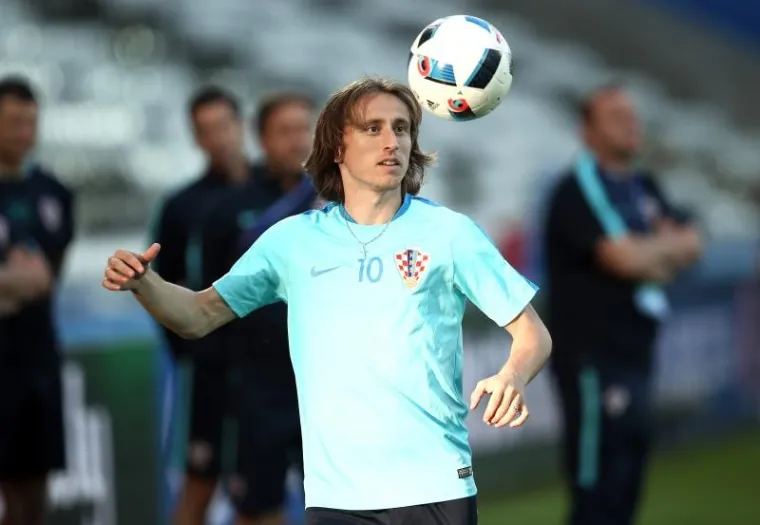 DAN UOČI ODLUČUJUĆE BITKE: Vatreni odradili posljednji trening na stadionu u Lensu