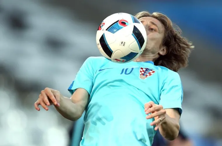 DAN UOČI ODLUČUJUĆE BITKE: Vatreni odradili posljednji trening na stadionu u Lensu