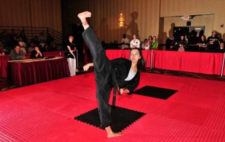 NIJE JOJ PRVA ŽRTVA: Ova učiteljica karatea pozivala je 11-godi&scaron;njaka na seks i slala mu svoje gole slike