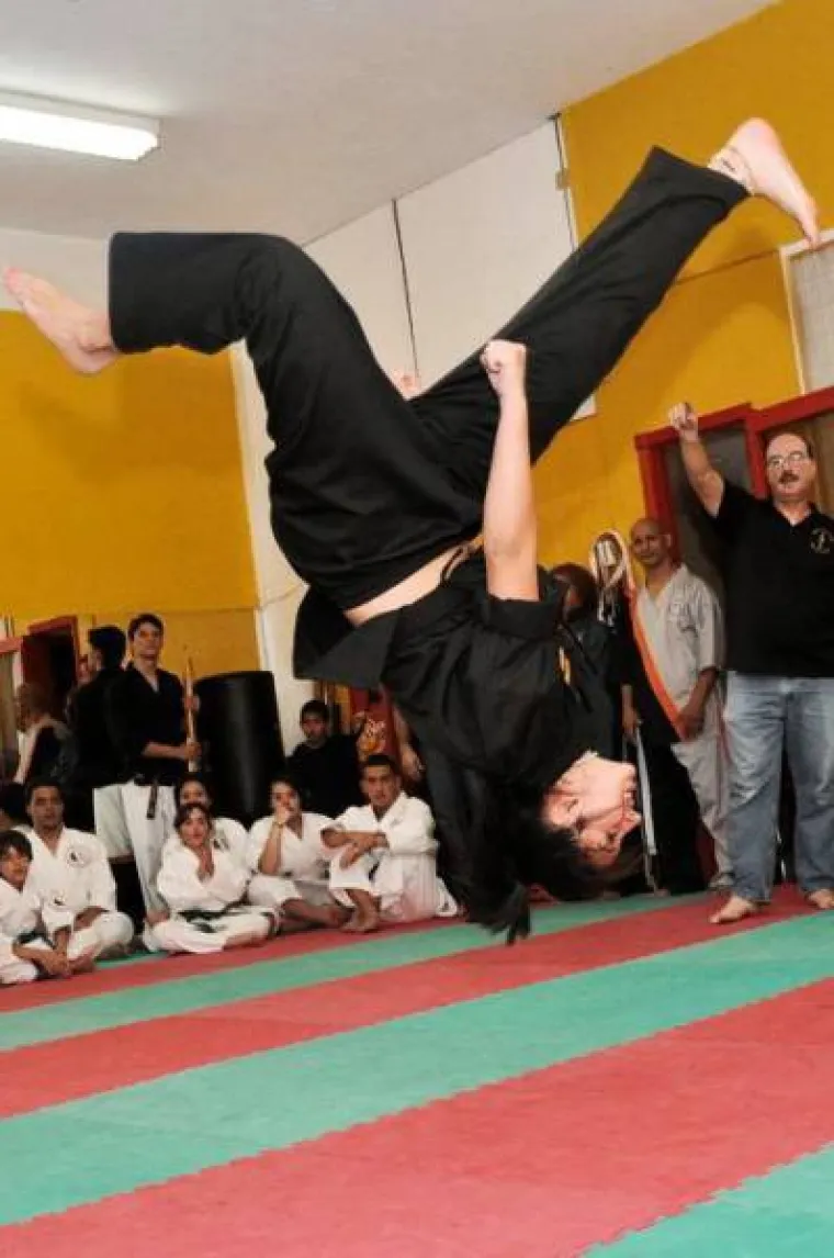 NIJE JOJ PRVA ŽRTVA: Ova učiteljica karatea pozivala je 11-godi&scaron;njaka na seks i slala mu svoje gole slike