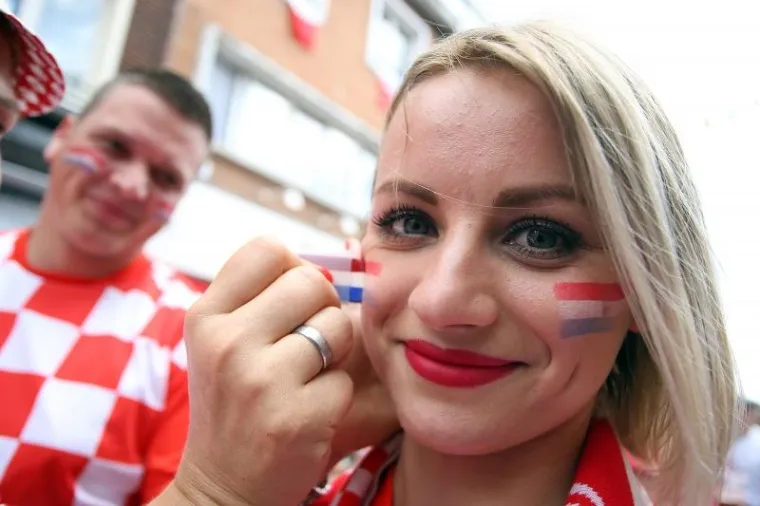 RONALDO, VIDI&Scaron; LI OVO: Seksi Hrvatica zasjenila sve na tribinama, nitko ne može maknuti oči s nje