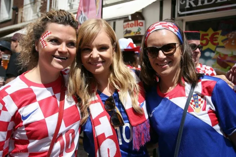 RONALDO, VIDI&Scaron; LI OVO: Seksi Hrvatica zasjenila sve na tribinama, nitko ne može maknuti oči s nje