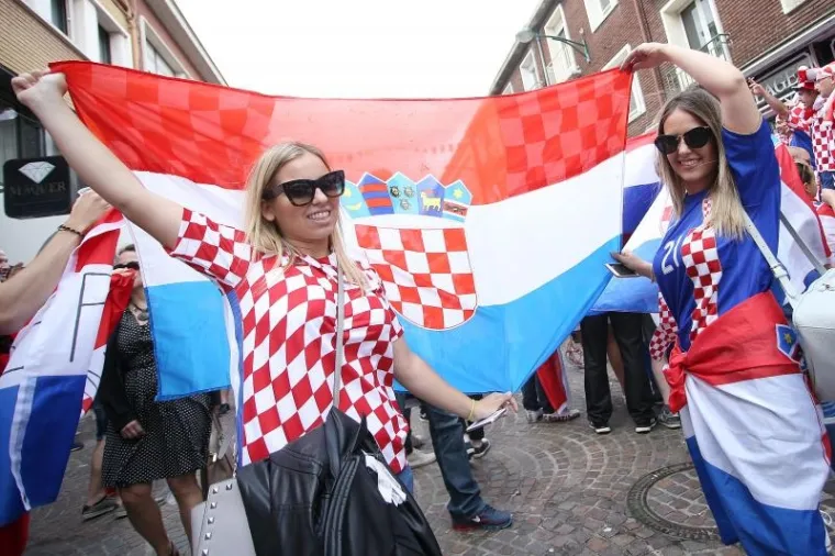 RONALDO, VIDI&Scaron; LI OVO: Seksi Hrvatica zasjenila sve na tribinama, nitko ne može maknuti oči s nje