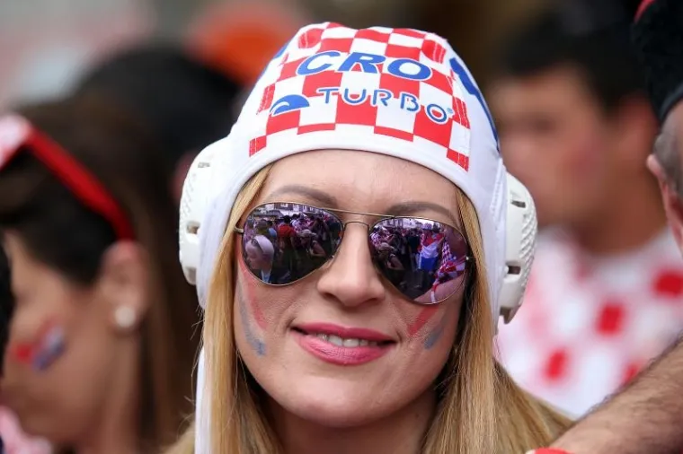 RONALDO, VIDI&Scaron; LI OVO: Seksi Hrvatica zasjenila sve na tribinama, nitko ne može maknuti oči s nje