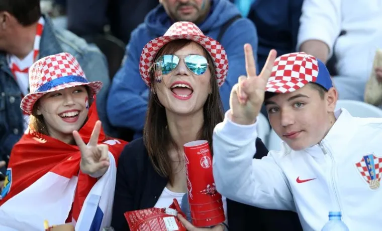 RONALDO, VIDI&Scaron; LI OVO: Seksi Hrvatica zasjenila sve na tribinama, nitko ne može maknuti oči s nje