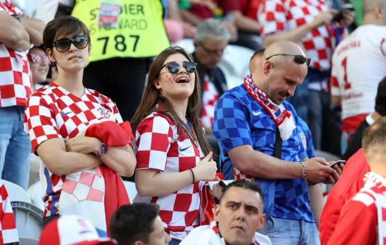 RONALDO, VIDI&Scaron; LI OVO: Seksi Hrvatica zasjenila sve na tribinama, nitko ne može maknuti oči s nje