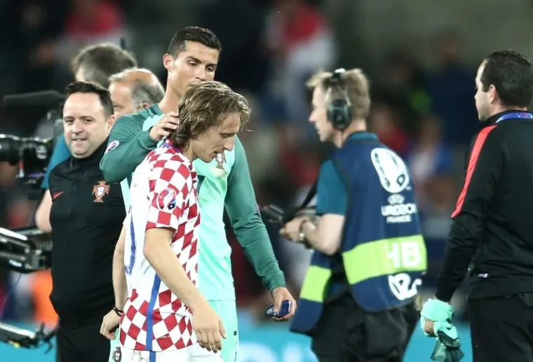 DIRLJIV SUSRET SUIGRAČA IZ REALA: Ronaldo je pri&scaron;ao Luki i izgrlio ga kao brata