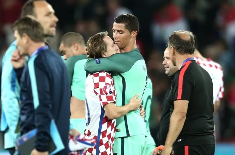 DIRLJIV SUSRET SUIGRAČA IZ REALA: Ronaldo je pri&scaron;ao Luki i izgrlio ga kao brata