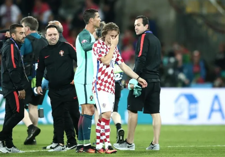 DIRLJIV SUSRET SUIGRAČA IZ REALA: Ronaldo je pri&scaron;ao Luki i izgrlio ga kao brata