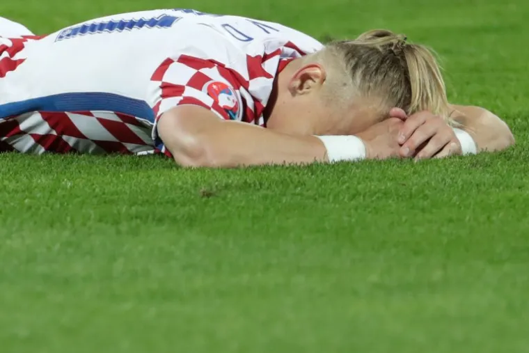 OČAJ NA LICIMA JUNAKA: Vatreni su bili neutje&scaron;ni poslije nesretnog poraza