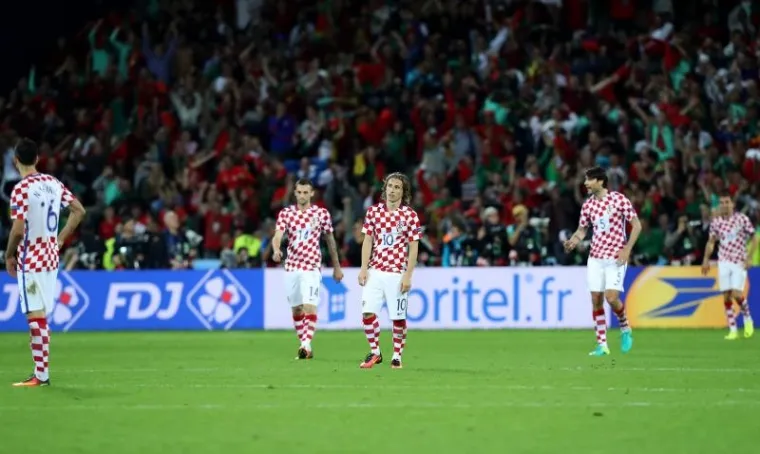 OČAJ NA LICIMA JUNAKA: Vatreni su bili neutje&scaron;ni poslije nesretnog poraza