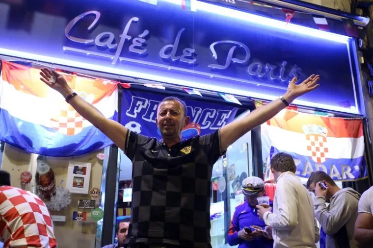 FRANCUSKA U HRVATSKIM BOJAMA: Veselje na&scaron;ih navijača u Lensu